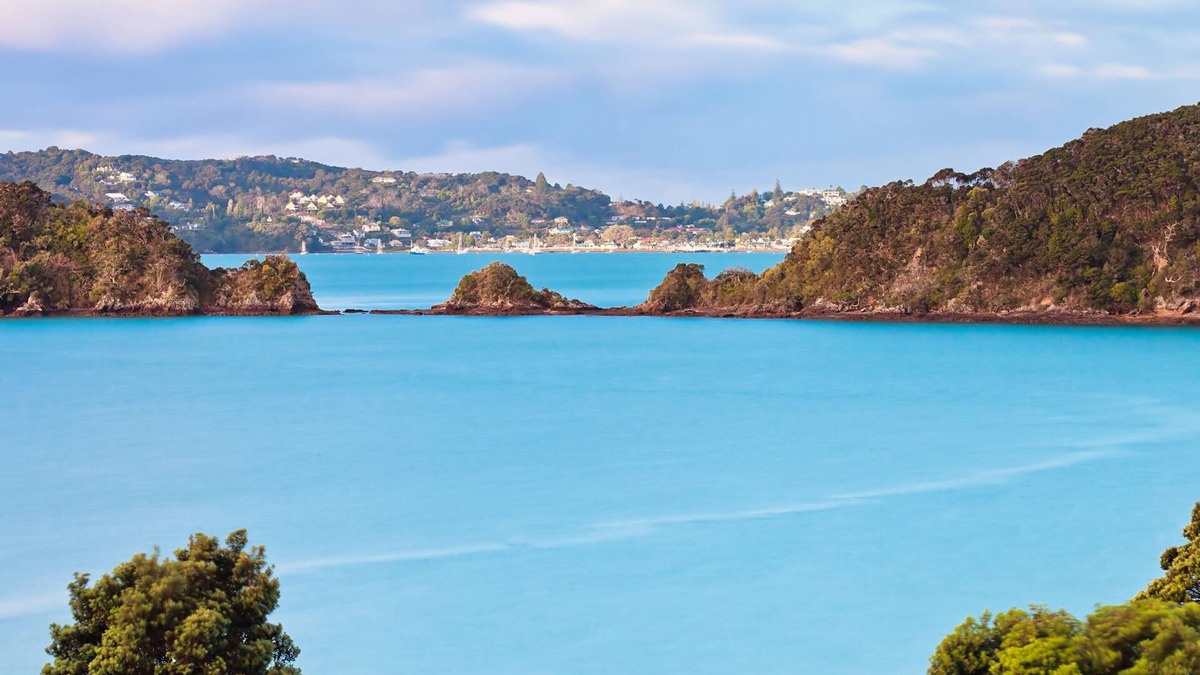 Paihia Apartment | Stunning sea views-private-fully equipped-spotless