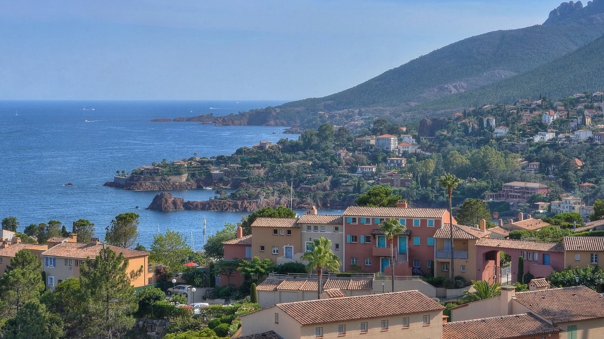 Theoule-sur-Mer House | Stunning sea views, walk to beach, shared pool, peaceful area near Cannes, wi-fi