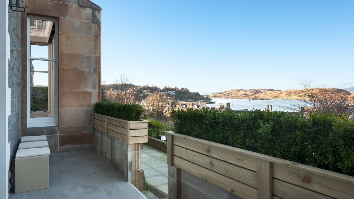 Oban House | Stunning seaviews from this 11 bedroom mansion in Oban - stay from 2-28 nights.