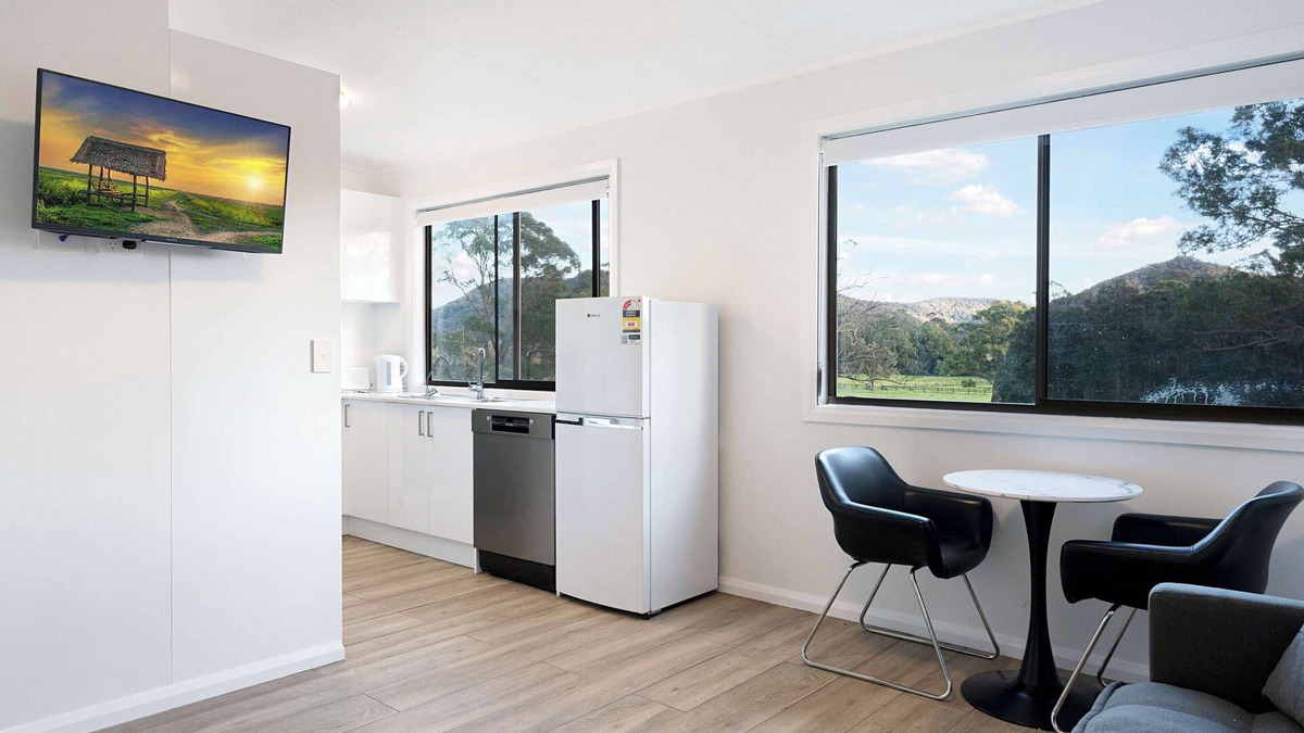 Little Jilliby Villa | Stunning, Serene Views & Relaxing Stay