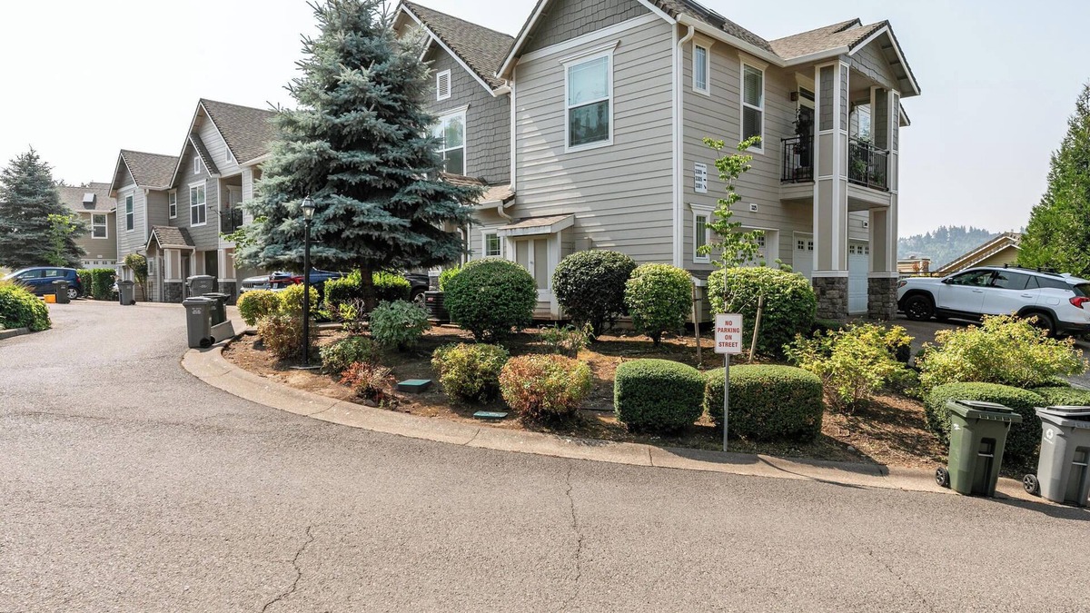 West Linn Condo | Stunning Short-Term Furnished Condo in West Linn's Summerlin!
