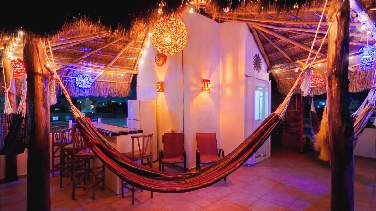 Cancun House | STUNNING SKY DECK/FREE CAR USE!/FERRY & BEACH 2min away/POOL/SLEEPS 5-16/GATED