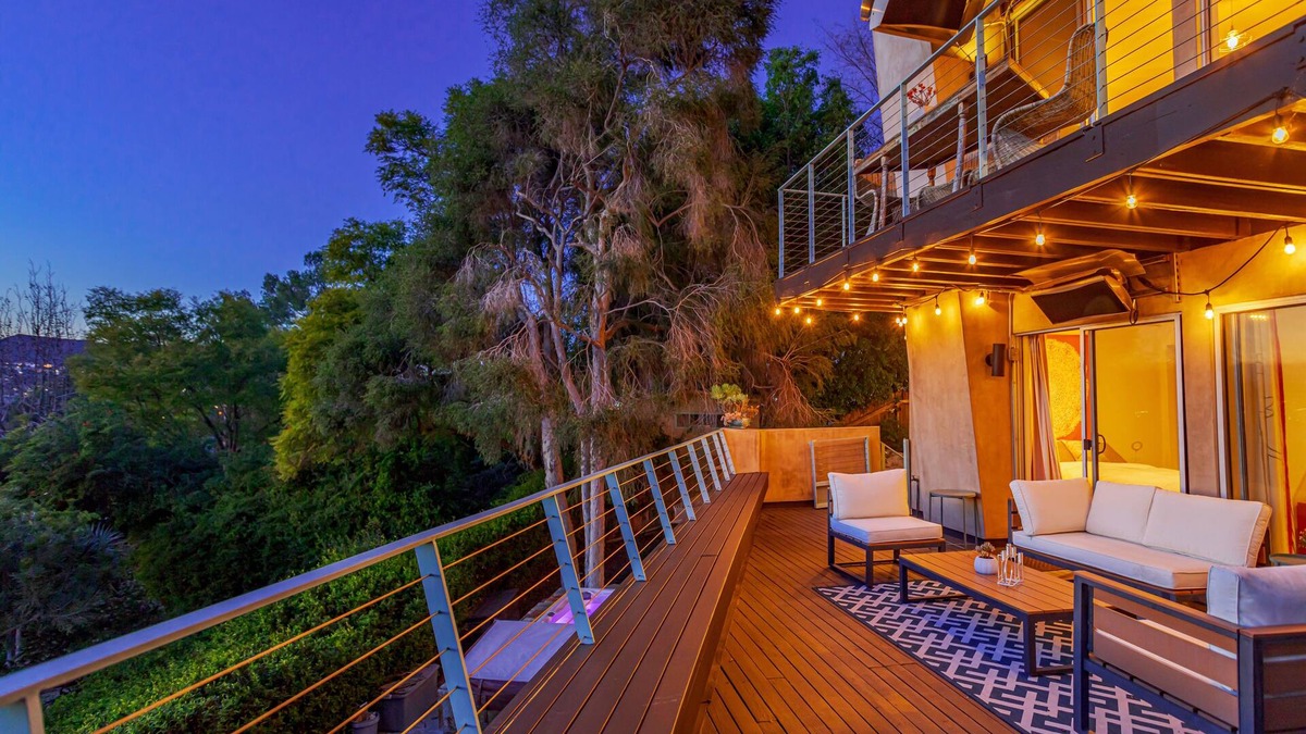 Silver Lake House | Stunning Skydeck Suite: 2-bedroom, ampitheater, hot tub, fully enclosed yard
