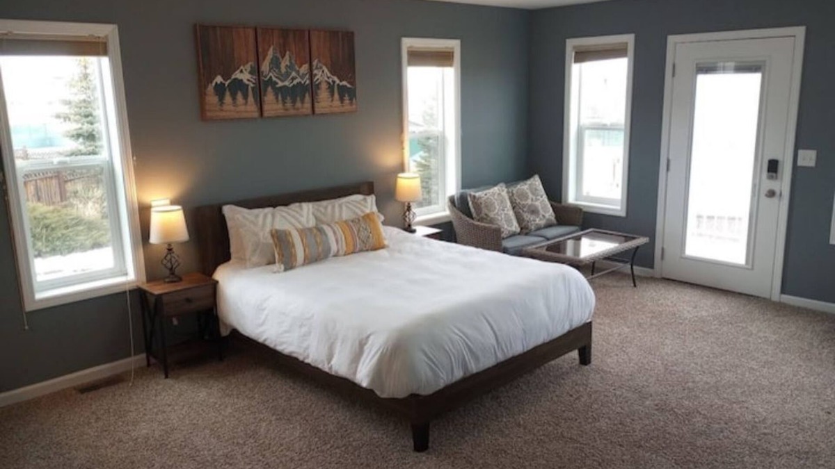 Baker City House | Stunning Skyline Suite! 50% off Quail Ridge Golfnn