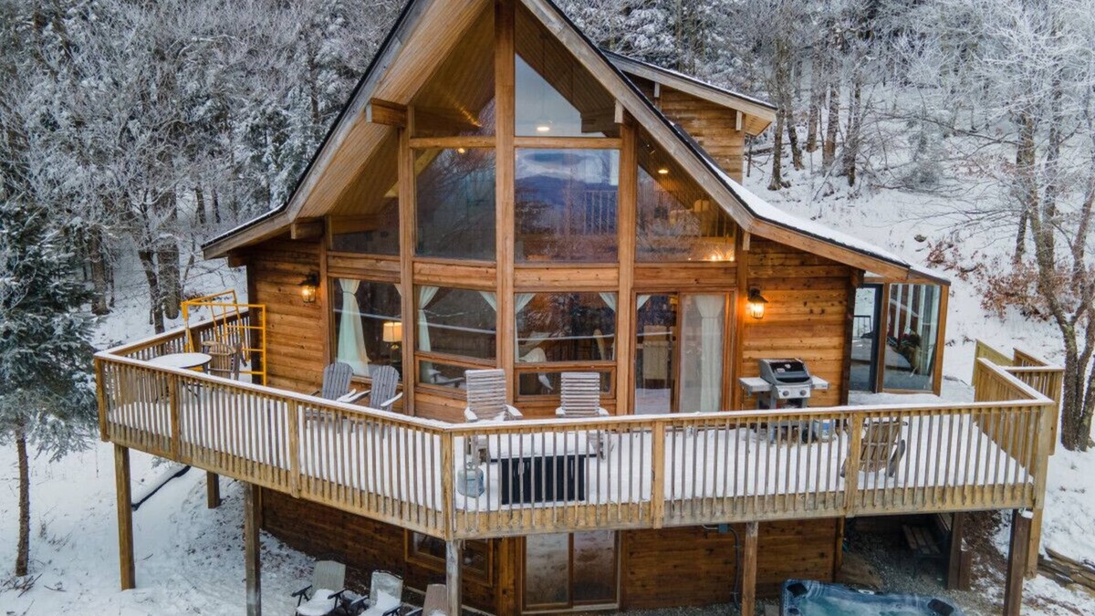 Snowshoe House | Stunning Snowshoe Home | Hot Tub | Pool Table