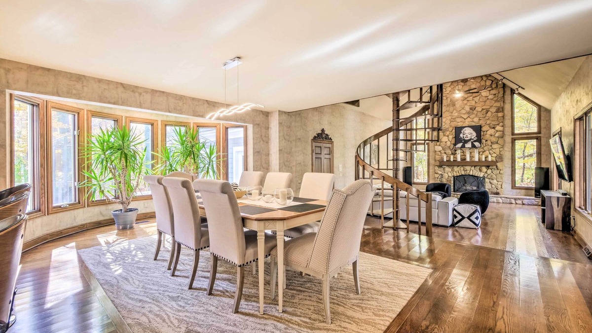 Solon House | Stunning Solon Getaway ~ 20 Mi to Cleveland!