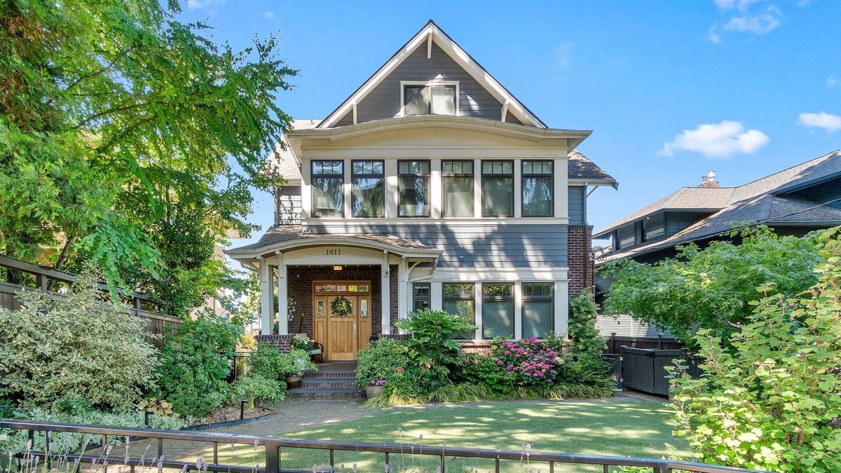 West Queen Anne Apartment | Stunning Space in heart of Queen Anne