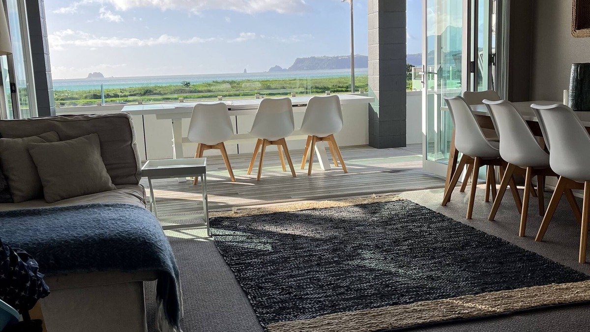 Whitianga House | Stunning, Spacious Family Bach on the Beach