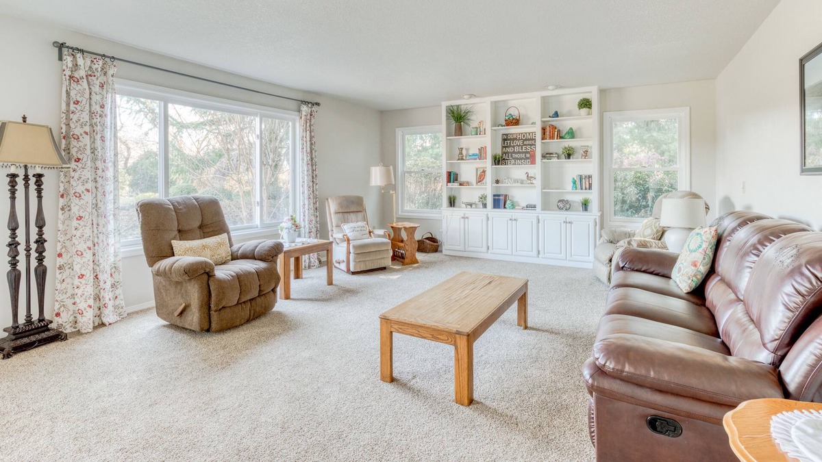 Boring House | Stunning & spacious home on 20 acres with Mt. Hood Views