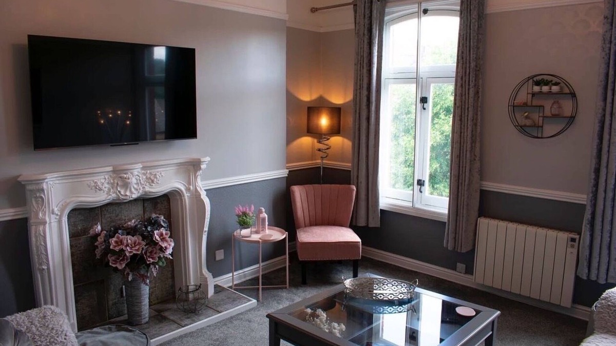 Belper Apartment | Stunning Spacious one Bedroom Apartment in Courtyard Location, Central to Town