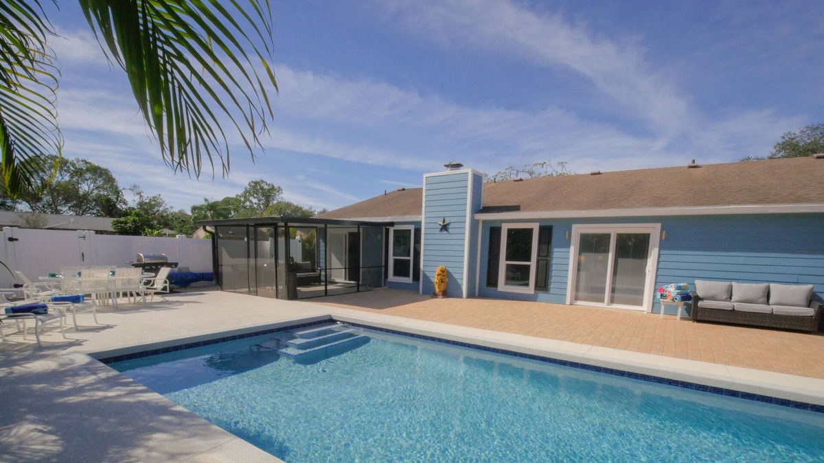 Whitfield House | Stunning & Spacious Pool Home in Sarasota!