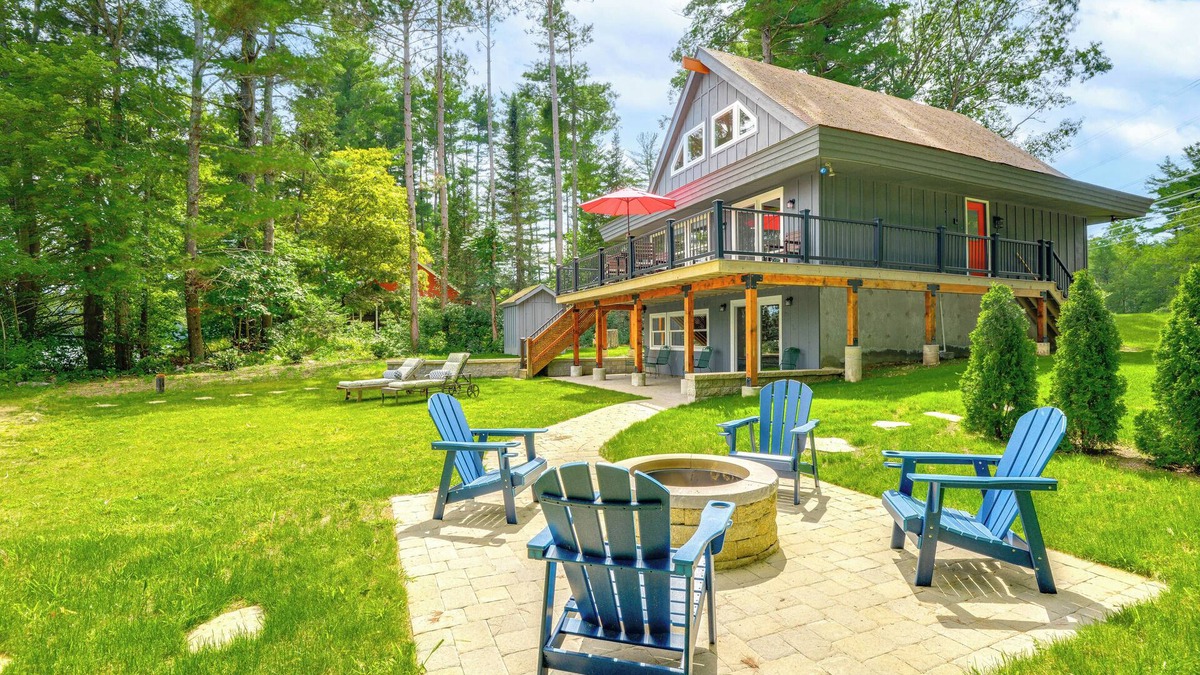 Sterling House | Stunning Sterling Sanctuary: Unwind on the Water!