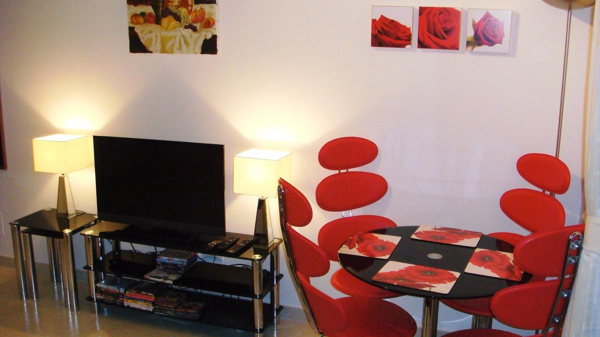 Pizzo Apartment | Stunning studio holiday apartment for 2/3 on resort, close to beach with 2 pools