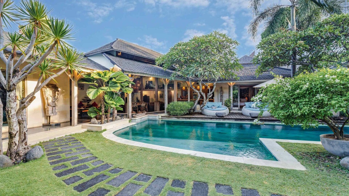 Drupadi Villa | Stunning Stylish Comfort in Seminyak Heart of Upscale Villa