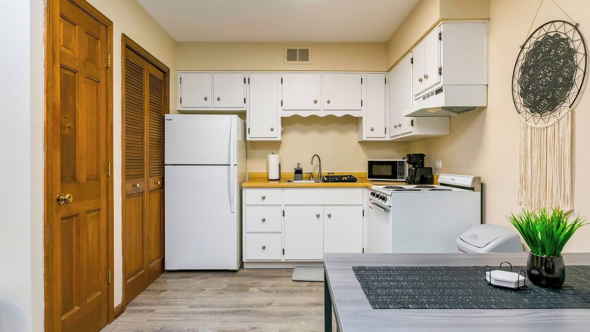 Highland Park Apartment | Stunning & Stylish Downtown Studio - Highland Park