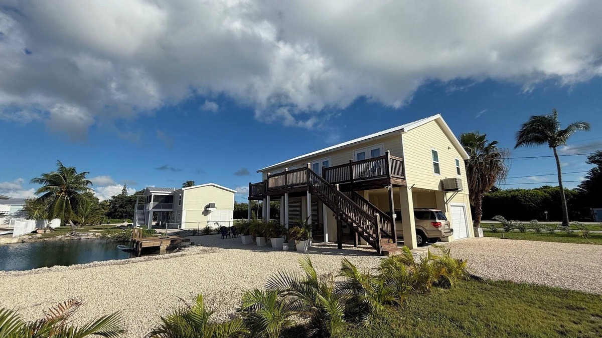 Sugarloaf Shores House | Stunning Sugarloaf, 3 bed house on huge plot to accomodate your RV or boat.