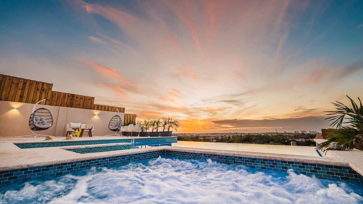Sabana Liber House | Stunning Sunset Views, Big Pool, Hot Tub, Sleeps 8