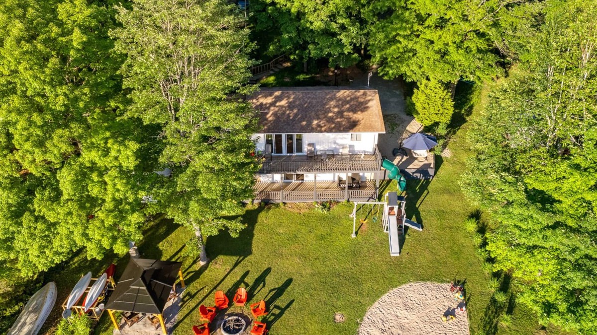 Trent Lakes House | Stunning sunsets and family fun all year long/New Hot Tub & 200mbps Internet