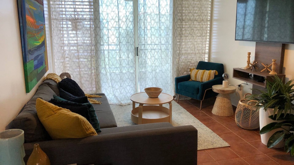 Miradero Condo | Stunning sunsets, beaches ,Seafood delights, WiFi, Full A/C