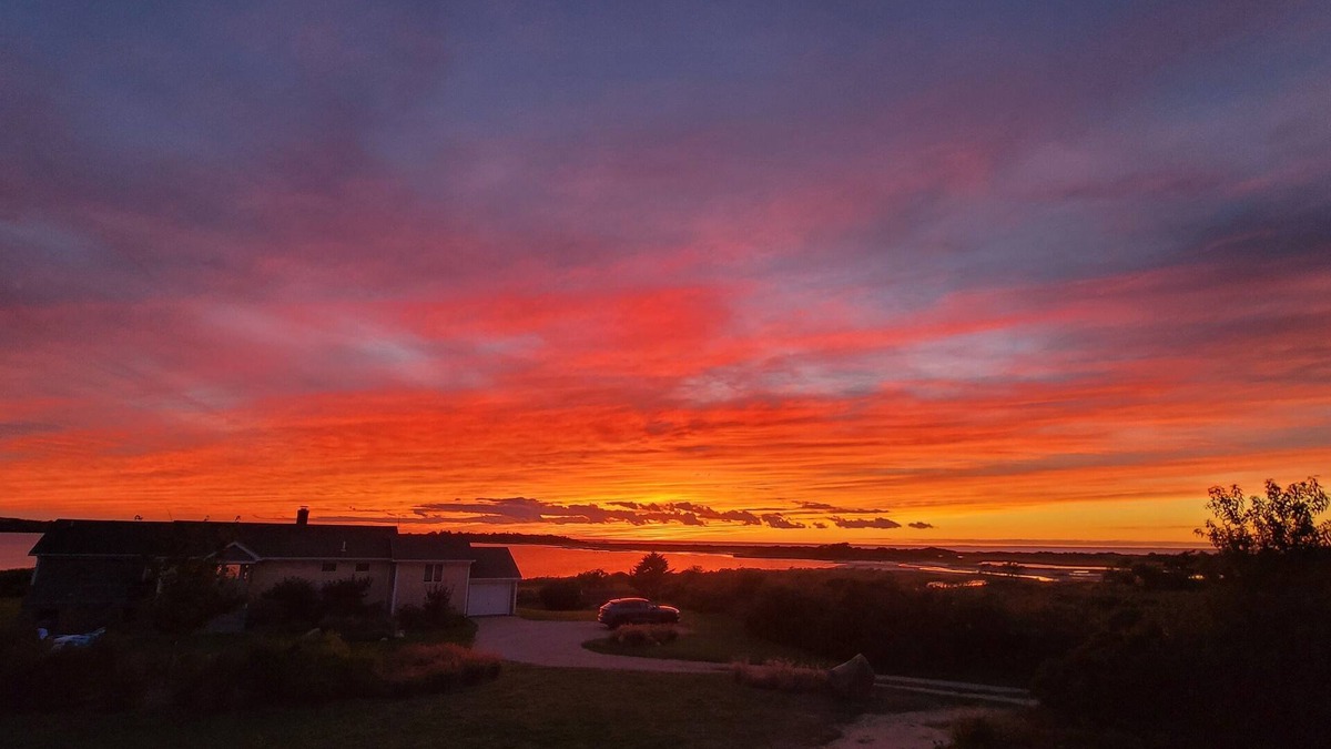 New Shoreham House | Stunning Sunsets with beach access!