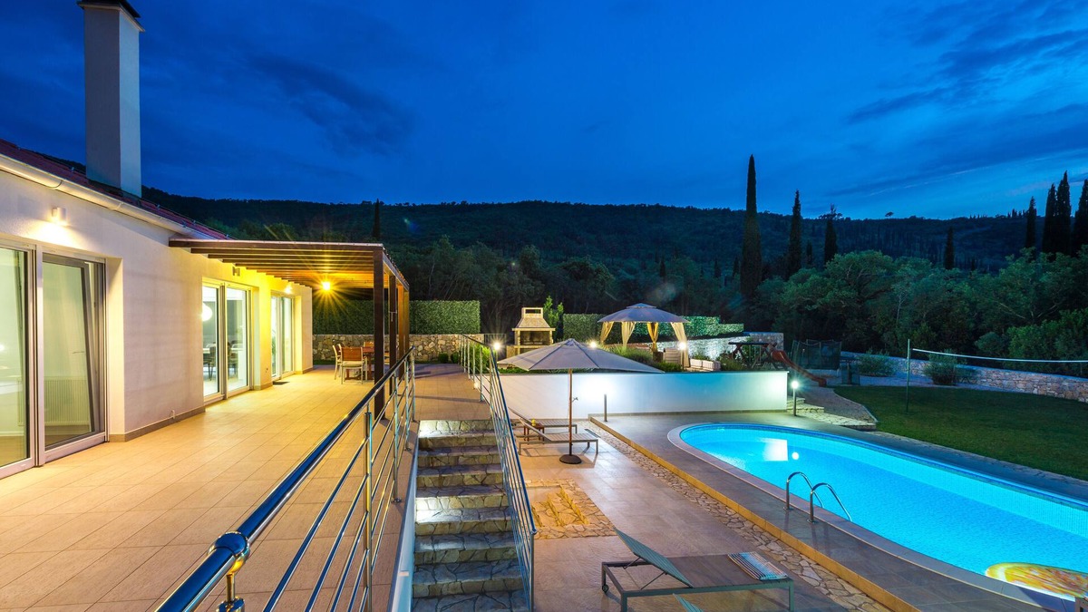 Konavle Villa | Stunning sunshine paradise surrounded with lawns and Mediterranean vegetation