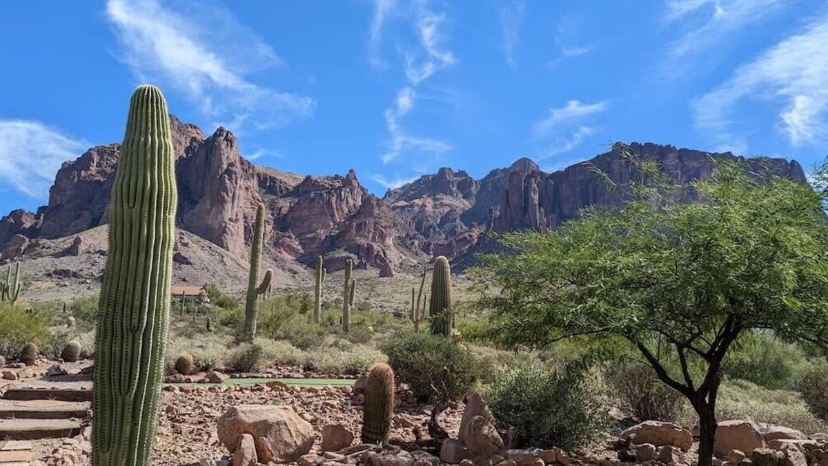 Apache Junction House | Stunning Superstition Views Private Putting Green