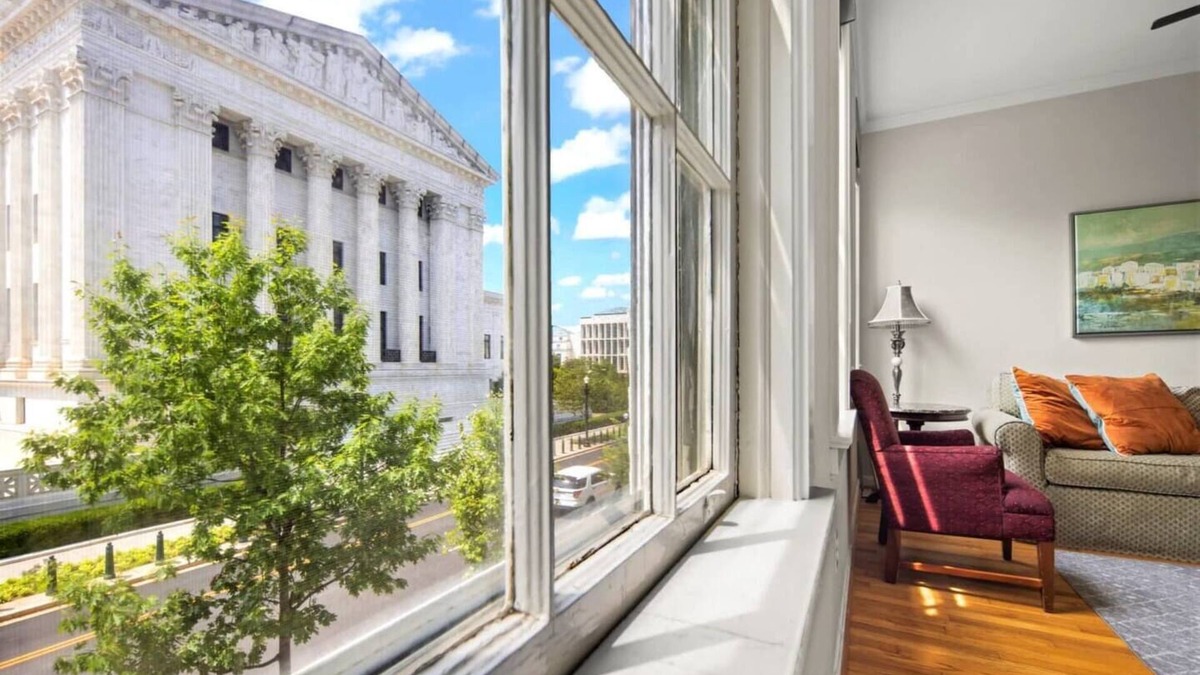 Capitol Hill Apartment | Stunning Supreme Court View 1 block to Capitol
