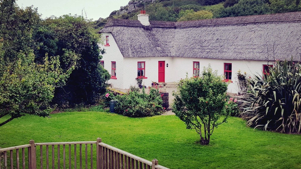 Lisdoonvarna Cottage | Stunning Thatched Cottage on Wild Atlantic Way