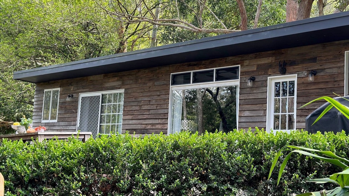 Kincumber Cabin | Stunning Tiny House- 5 minutes to Avoca Beach & Amenities