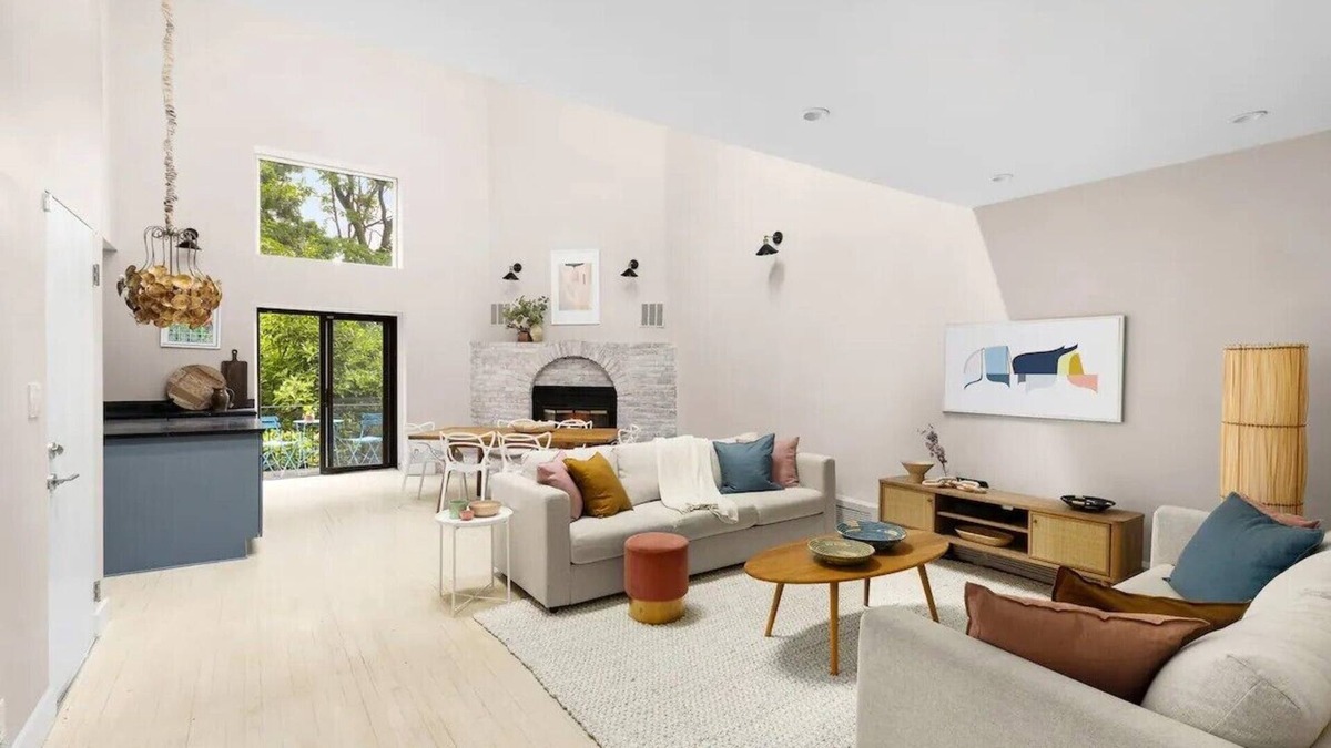 Boerum Hill Apartment | Stunning top 2 flrs of 25' wide townhouse quiet & bright