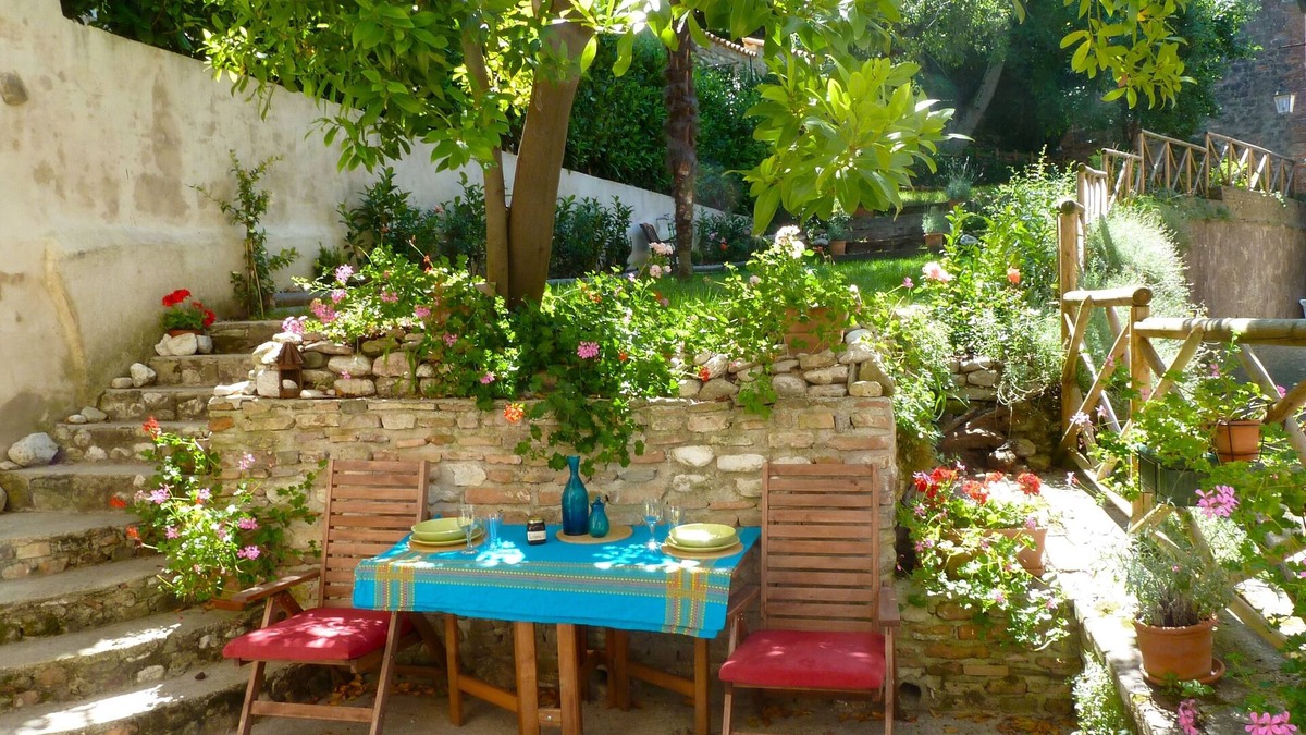 Amandola Villa | Stunning Town Villa, Breathtaking Views, Pretty Garden near Medieval Piazza