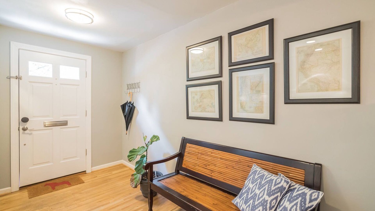 Capitol Hill Bed & Breakfast | Stunning Townhouse steps from the Wharf with private parking