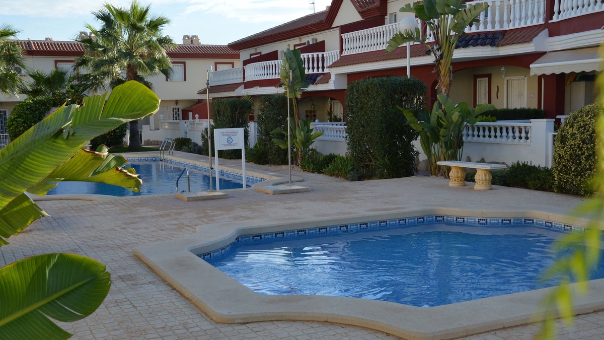 Quesada House | Stunning Townhouse with Shared Communal Pool