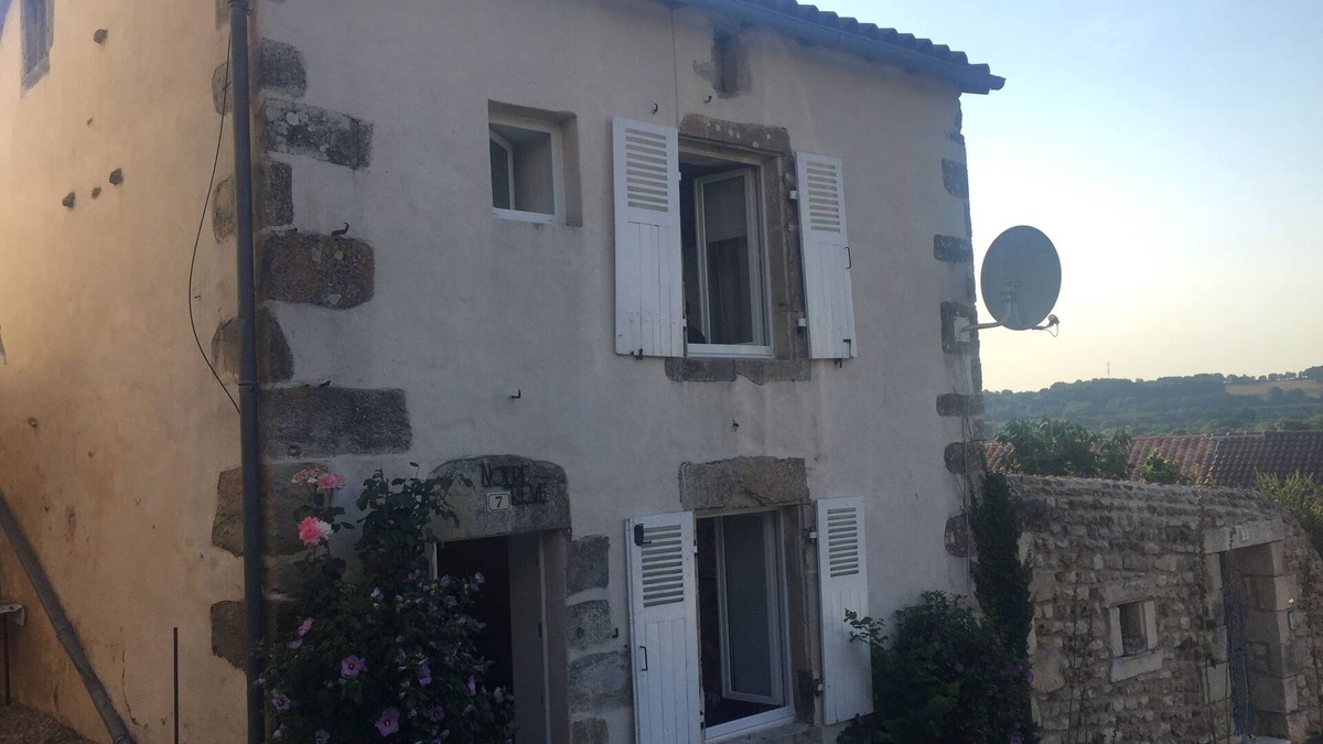 Queaux House | Stunning two bed stone cottage, large garden. In beautiful surroundings!