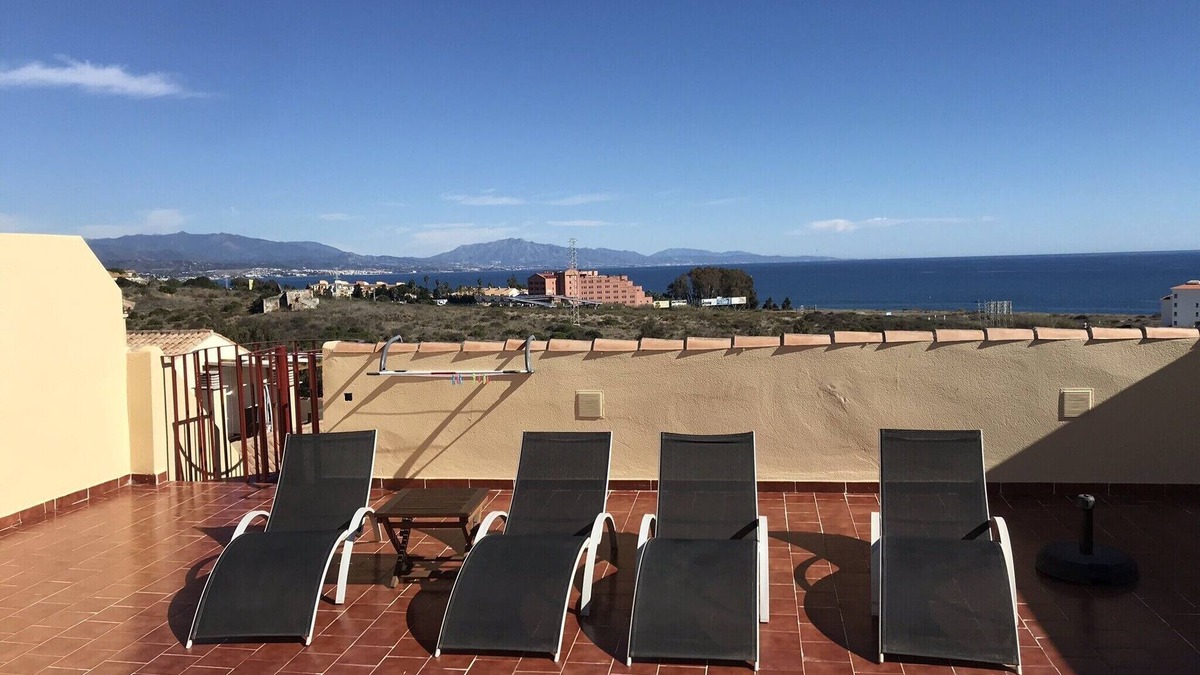 Puerto de la Duquesa Apartment | Stunning two bedroom apartment 500 metres from the beach with sea views.