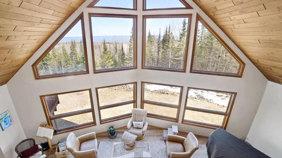 Two Harbors House | Stunning Two Harbors House Overlooking Lake Superior