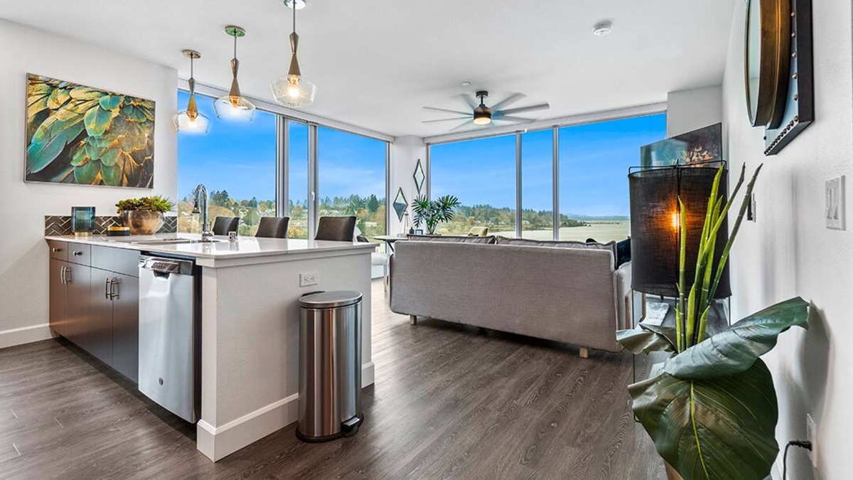Olympia Apartment | Stunning Unit Overlooking West Bay Marina