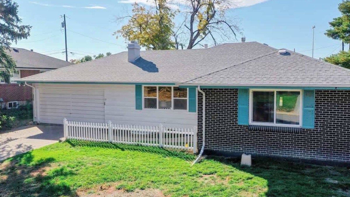 Southeast House | Stunning Upper Home with King Beds & Yard