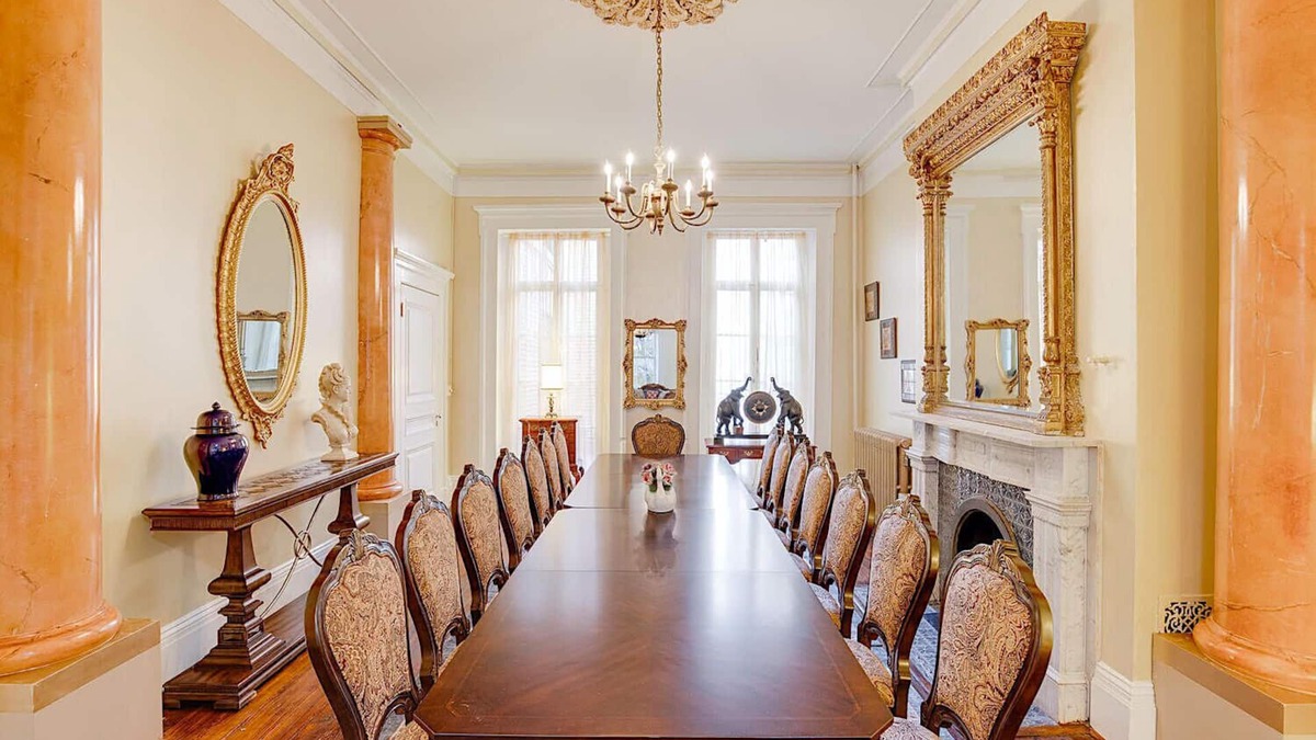 Mount Vernon House | Stunning Victorian Mansion, Baltimore near Inner Harbor with 10 BR and 4 carpark