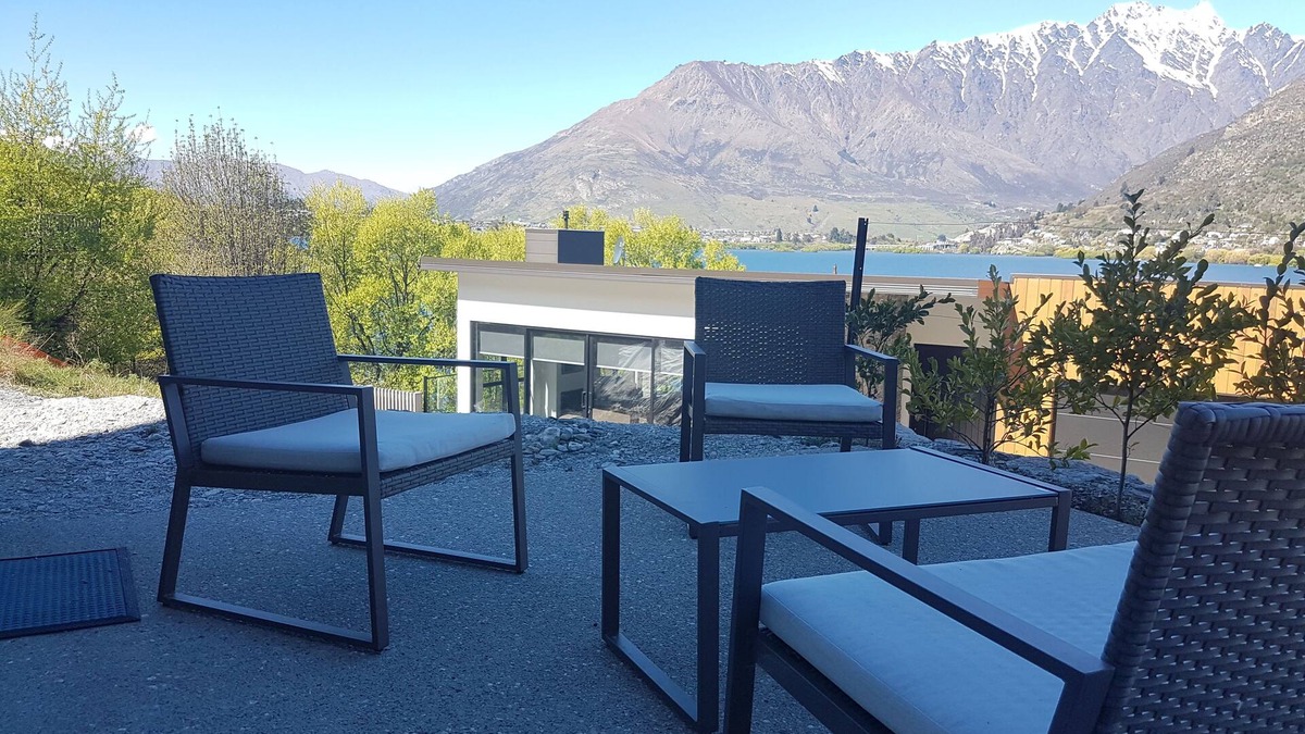 Frankton Apartment | Stunning view at Battery Hill 2A