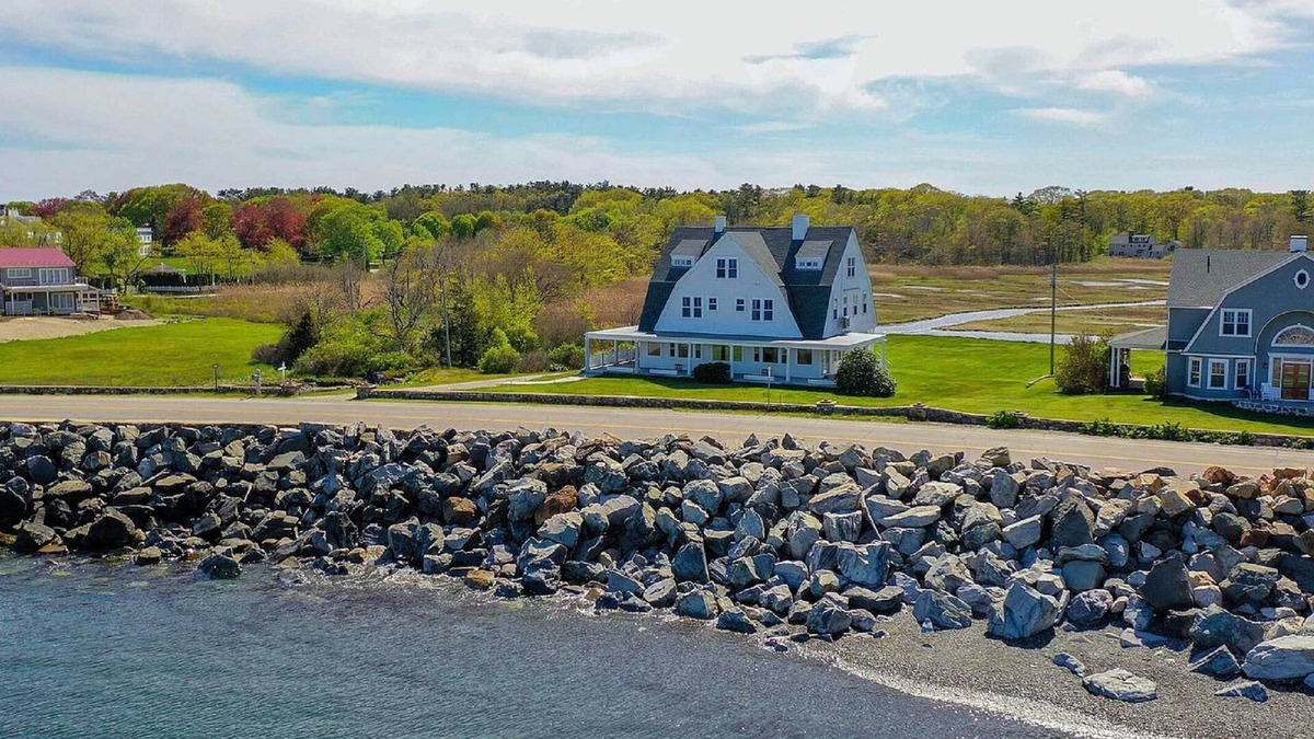 North Hampton Villa | Stunning View Beachfront Villa with 7 BRs 5 BAs Sleep 15