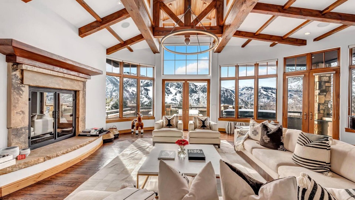 Aspen House | Stunning View Estate (2.6 acres) Walking distance to town