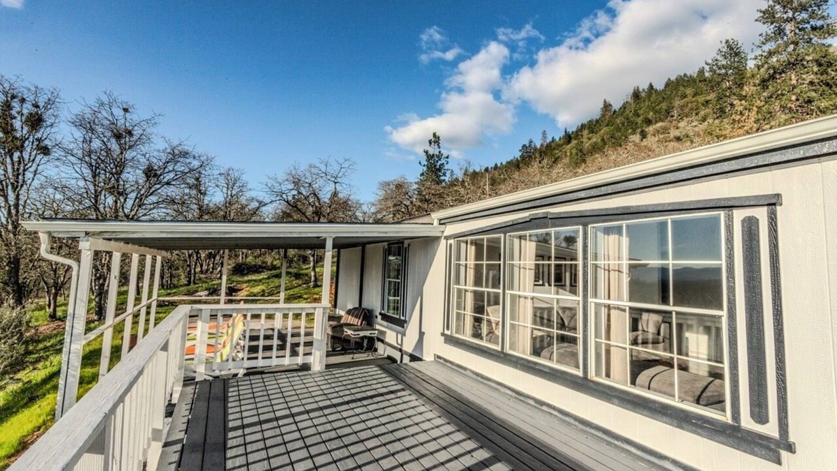 Murphy House | Stunning View, Fully Stocked Kitchen Near Wineries