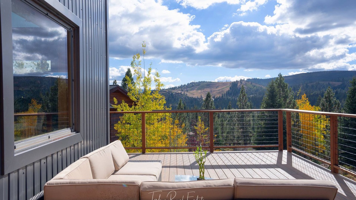 Truckee House | Stunning View Home in Truckee