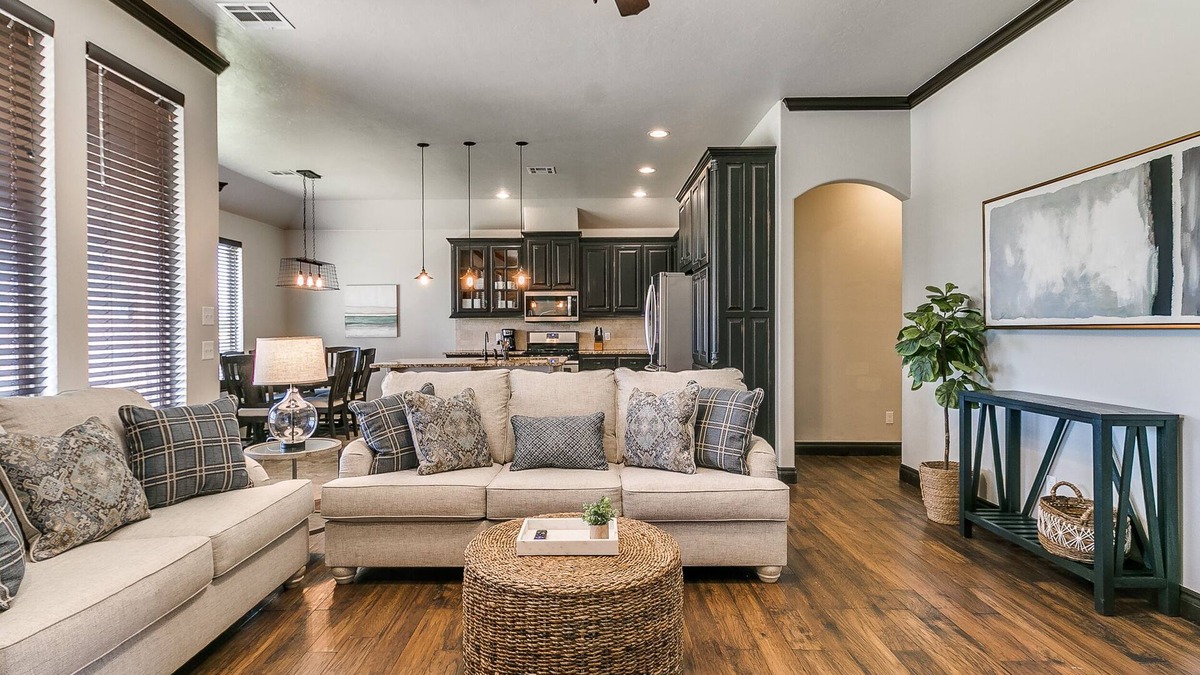 Edmond House | Stunning View in the City (No Taxes)
