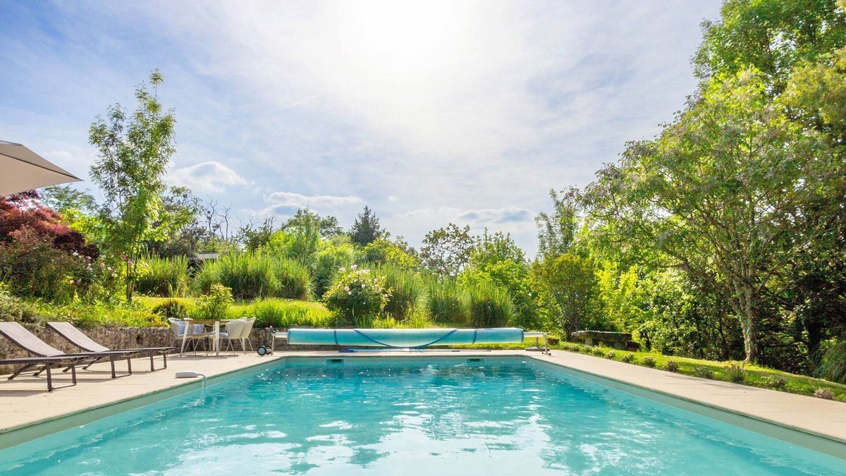 Sainte-Colombe-de-Duras Villa | Stunning view over valley, private heated pool, walk to cafe bar, wine tasting
