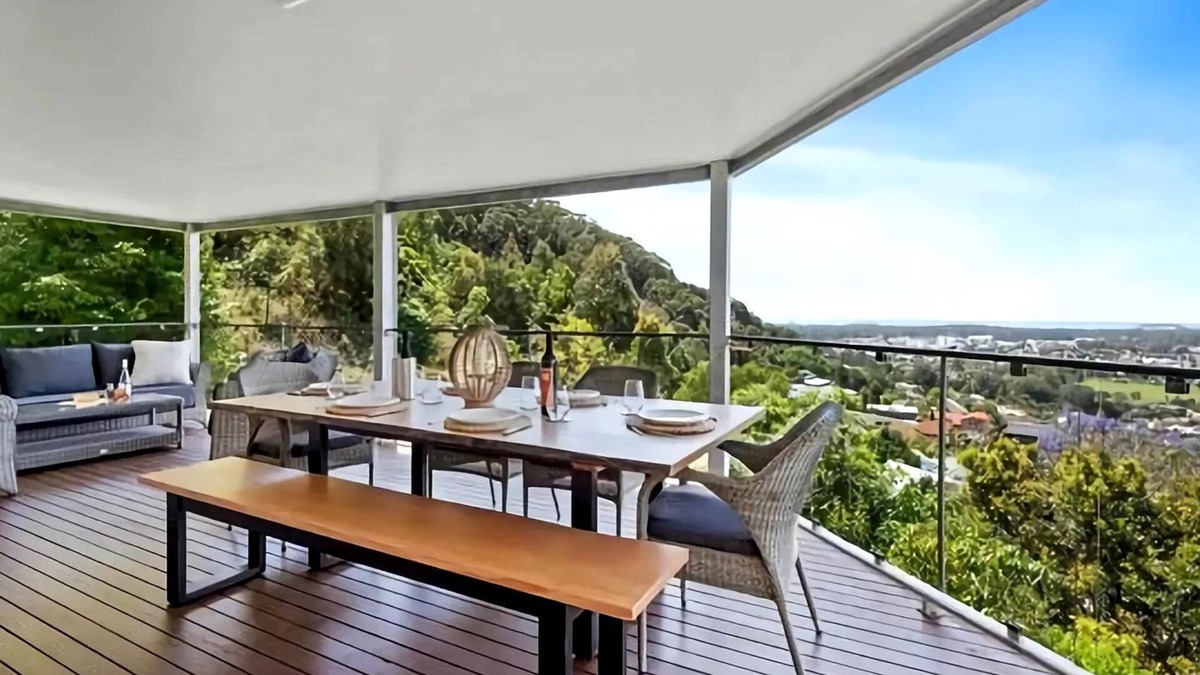 Coffs Harbour House | Stunning Views and Relaxing Coastal Getaway