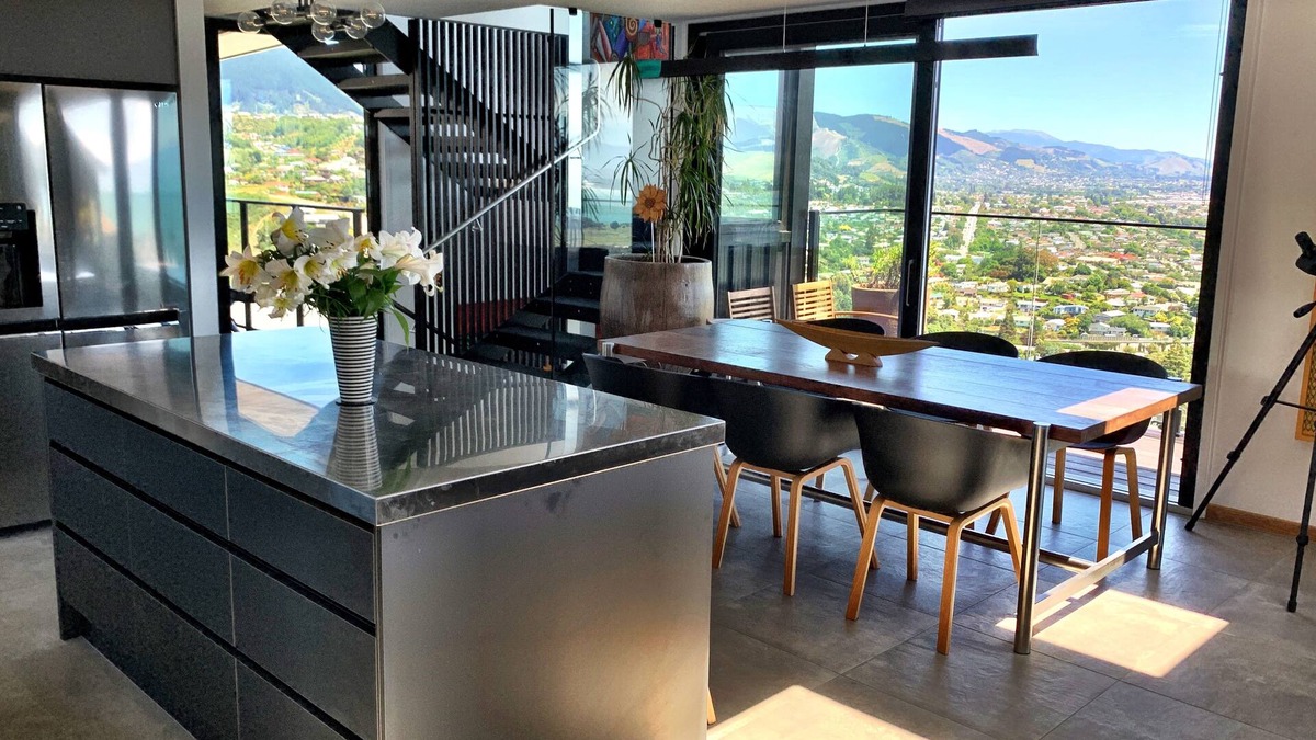 Tahunanui Apartment | Stunning views, all-day sun, modern light filled home in a top Nelson area!