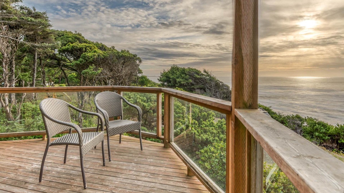 Beverly Beach House | Stunning views and sunsets from this pet friendly oceanfront home with a hot tub