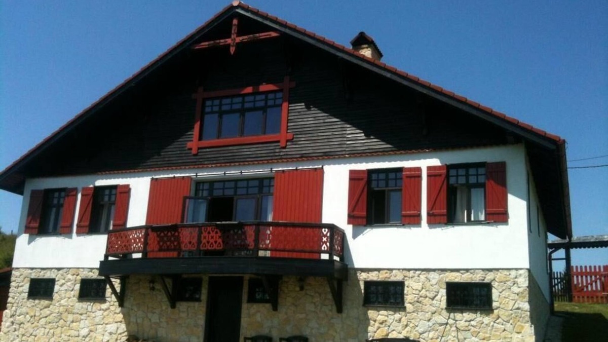 Sirnea Ski Chalet | Stunning views, cozy setting, nature, pet friendly
